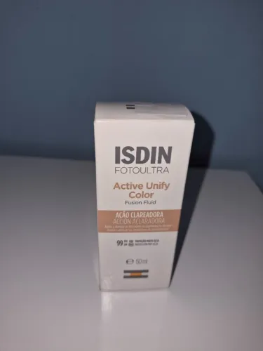 Protetor solar novo na embalagem 