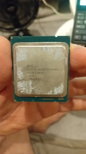 Processador Intel Xeon E5-1620 v2 3.70GHz - Usado