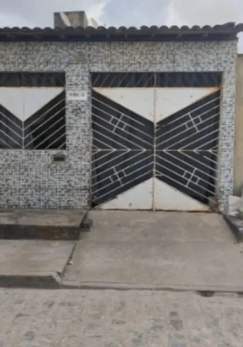 Vende-se casa 2 quartos 2 banheiros, garagem cozinha e area de serviço.