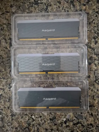4x 8GB 3200mhz (1 funciona - 3 com defeito para recondicionar)