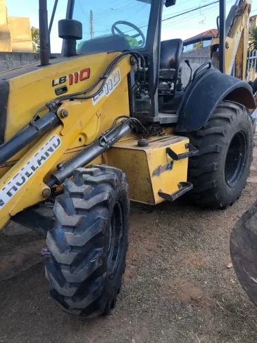 Retroescavadeira New Holland Lb110