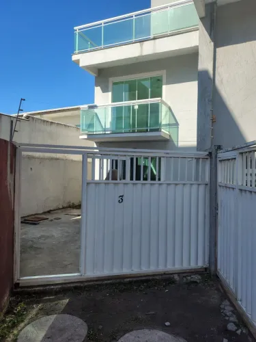Locação casa triplex excelente localização próximo da Rodovia e Praia 