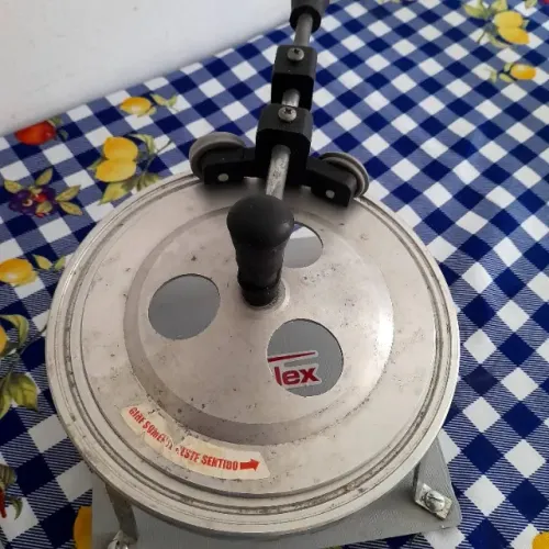 Maquina de fechar marmitex 