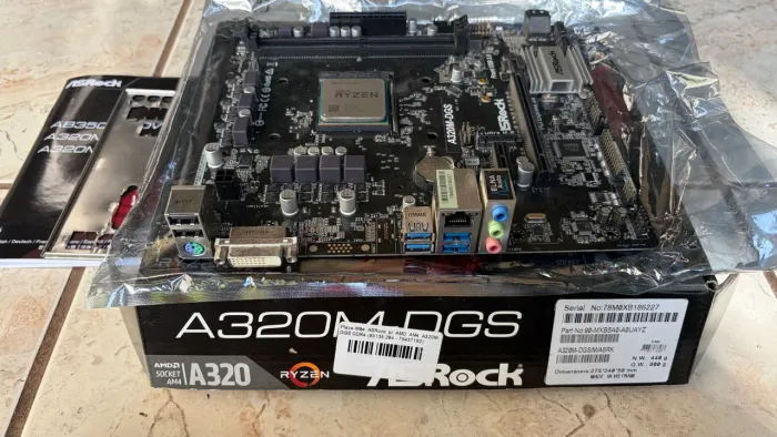 Kit - Placa mãe Asrock A320M AM4 DDR4 + Ryzen 5 1400