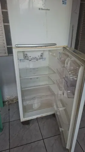 Desapegando dessa geladeira eletrolux, funcionando perfeitamente bem, frost free