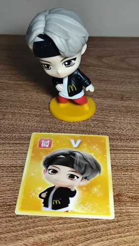 V - Boneco BTS 