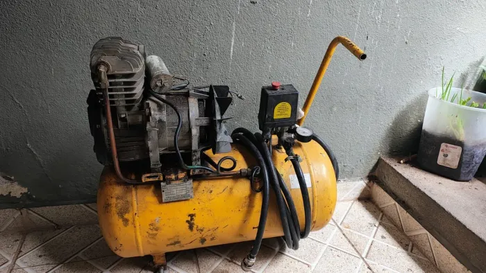 VENDO COMPRESSOR DE AR USADO
