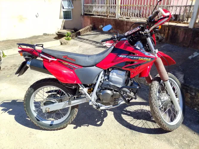 Moto conservada toda em Dias