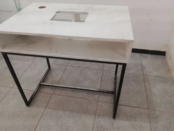 Mesa para manicure, unhas em gel.