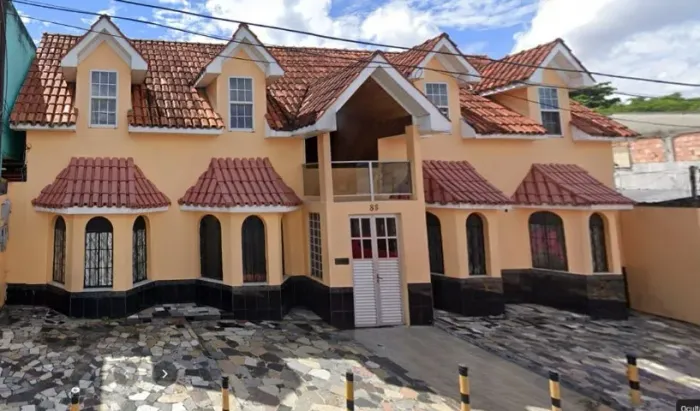 Prédio Estilo Castelo c/ 6 Apartamentos 2 Quartos todos Alugados no Alvorada 1