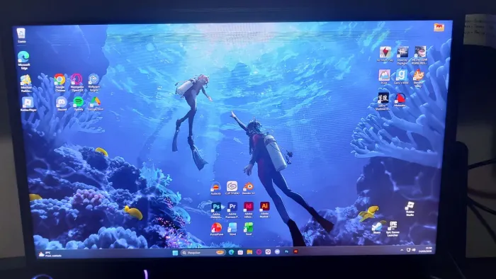 Monitor Gamer Full HD 144HZ com alguns artefatos na tela