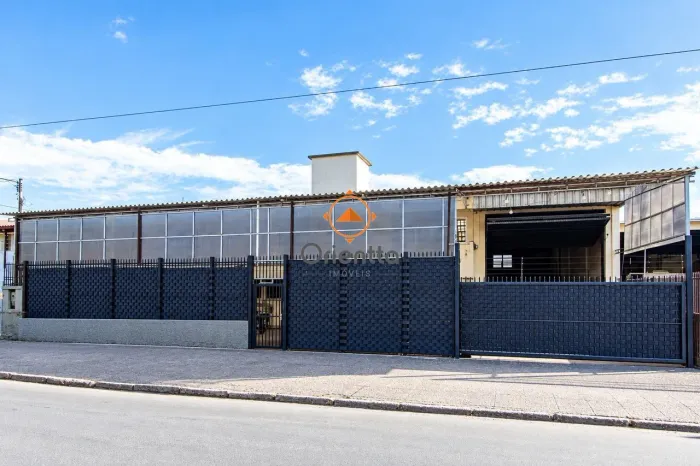Pavilhão/Depósito , em estrutura montada com mezanino montado com escritório, co