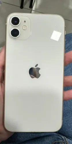 iPhone 11,128 giga ,conservado,branco ,vai com capinha ,cabo e caixinha original