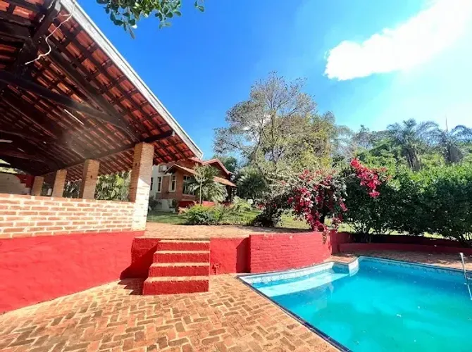 Fazenda/Sítio/Chácara para aluguel possui 285 metros quadrados com 3 quartos
