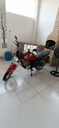 VENDO MOTO HONDA