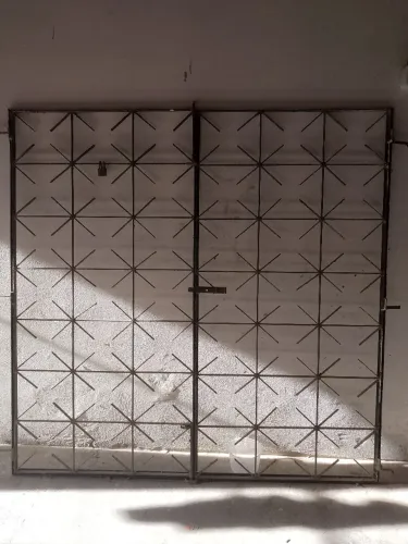 Grade de ferro - abre as duas folhas. 1,50 X 1,50