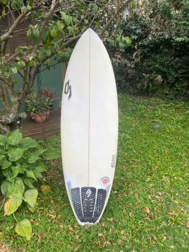 Prancha de Surfe 5?9? - Excelente estado - Quase nova