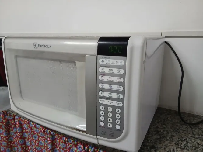 Microondas Eletrolux com defeito
