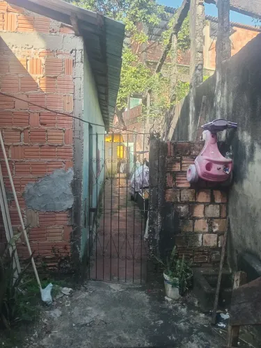 Vendo uma casa de 2 pisos 