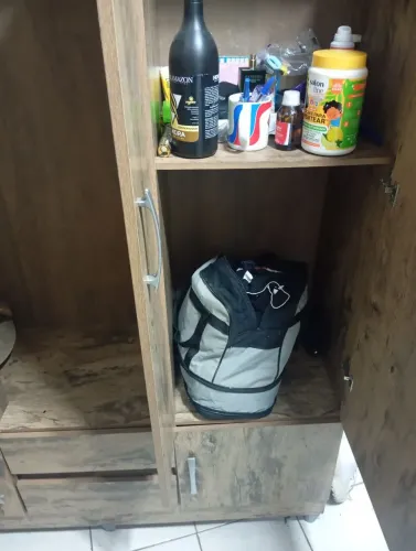 Guarda roupa de solteiro em perfeitas condições