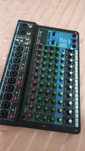 Mesa de Som 12 Canais