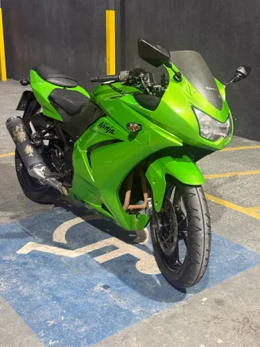 KAWASAKI NINJA 250R 2012 VERDE FILE DEMAIS TUDO NOVO FINANCIA