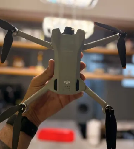 DJI Mini 3 com Controle DJI RC (Tela Integrada)