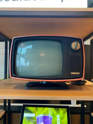 TV ANTIGA DECORAÇÃO