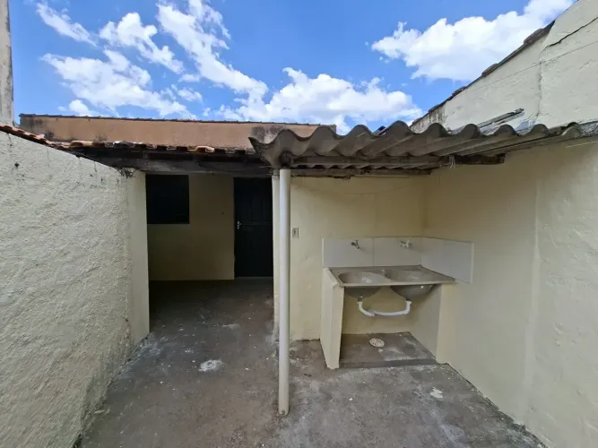 Térrea para aluguel possui 100 metros quadrados com 1 quarto em Vila Scarabucci - Franca -