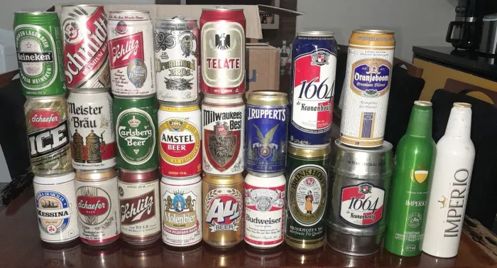 Colecao de 23 latas e garrafa cerveja ao total