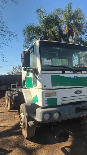 Caminhão Ford cargo traçado