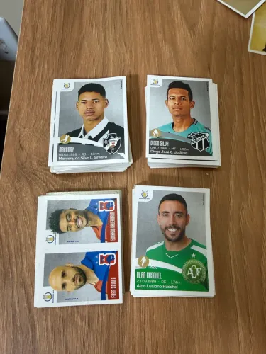 Figurinhas Brasileirao 2019 Séries A e B Normais e brilhantes