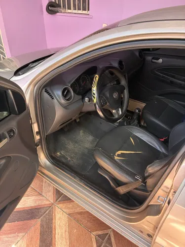 Volkswagen Voyage 1.0/1.0 City MI Total Flex 8V 4P 2013