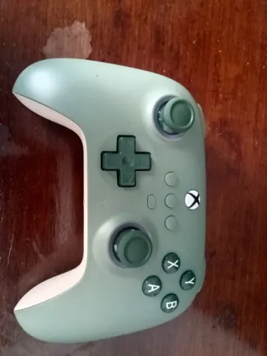VALOR NEGOCIÁVEL Controle 8bitdo Xbox semi-novo 15 dias de uso