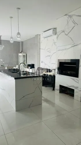 Casa Residencial e Sala Comercial no Abraão.