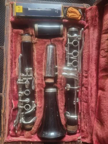 Clarinete de resina com estojo + Flauta Doce (YRS-24B Yamaha)