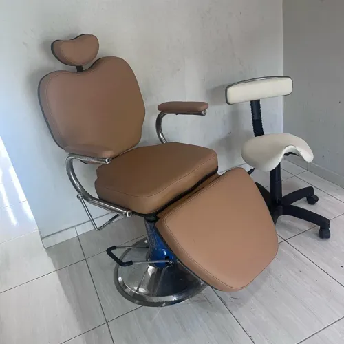 Cadeira reclinável com mocho