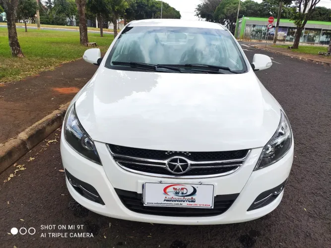 JAC J5 Sedan 1.5 16V 4P Mec. 2014