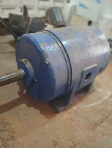 Vendo Motor trifásico dois polos 30cv 220/280 Volts muito bem conservado. 