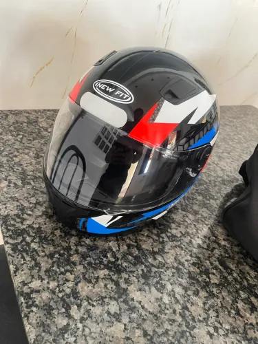 Capacete Tamanho 58 NOVO