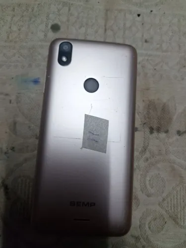 celular branco com defeito. serve para consertar ou retirada de peças