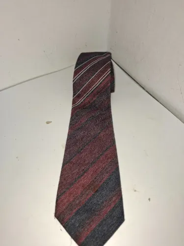 FRETE GRÁTIS. Gravata social vintage (marca Pierre Cardin - Paris).