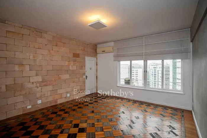 Apartamento com vista para o verde em rua tranquila na Gávea