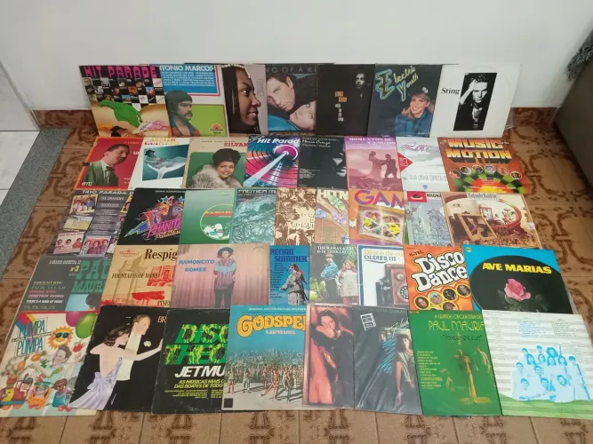 Lote de 75 discos de vinil