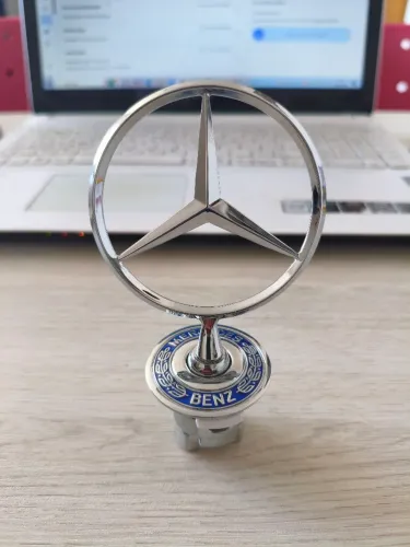 Emblema Capo Mercedes