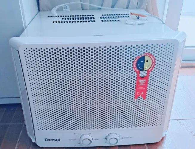 Vendo meu ar condicionado 10.000 btus gelando muito bem.