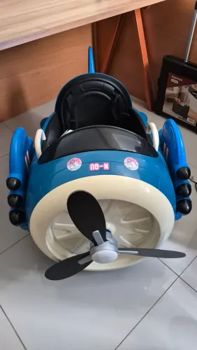 Carro elétrico modelo avião azul infantil