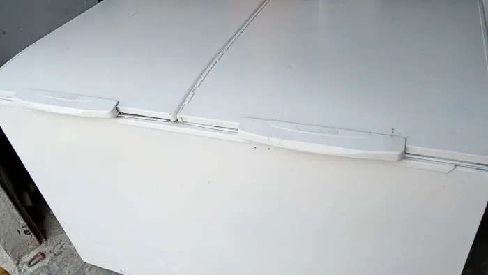 Vendo freezer de duas portas. Faço a entrega