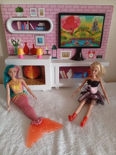 Kit 2 Barbie e painel, brinquedos