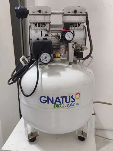 VENDO COMPRESSOR ODONTOLÓGICO GNATUS BIO QUAL AIR - OTIMO ESTADO